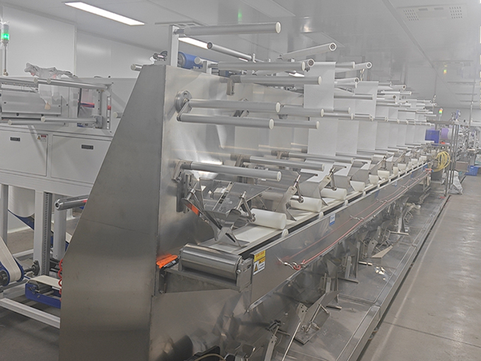 安徽安慶12道濕巾生產線客戶現場